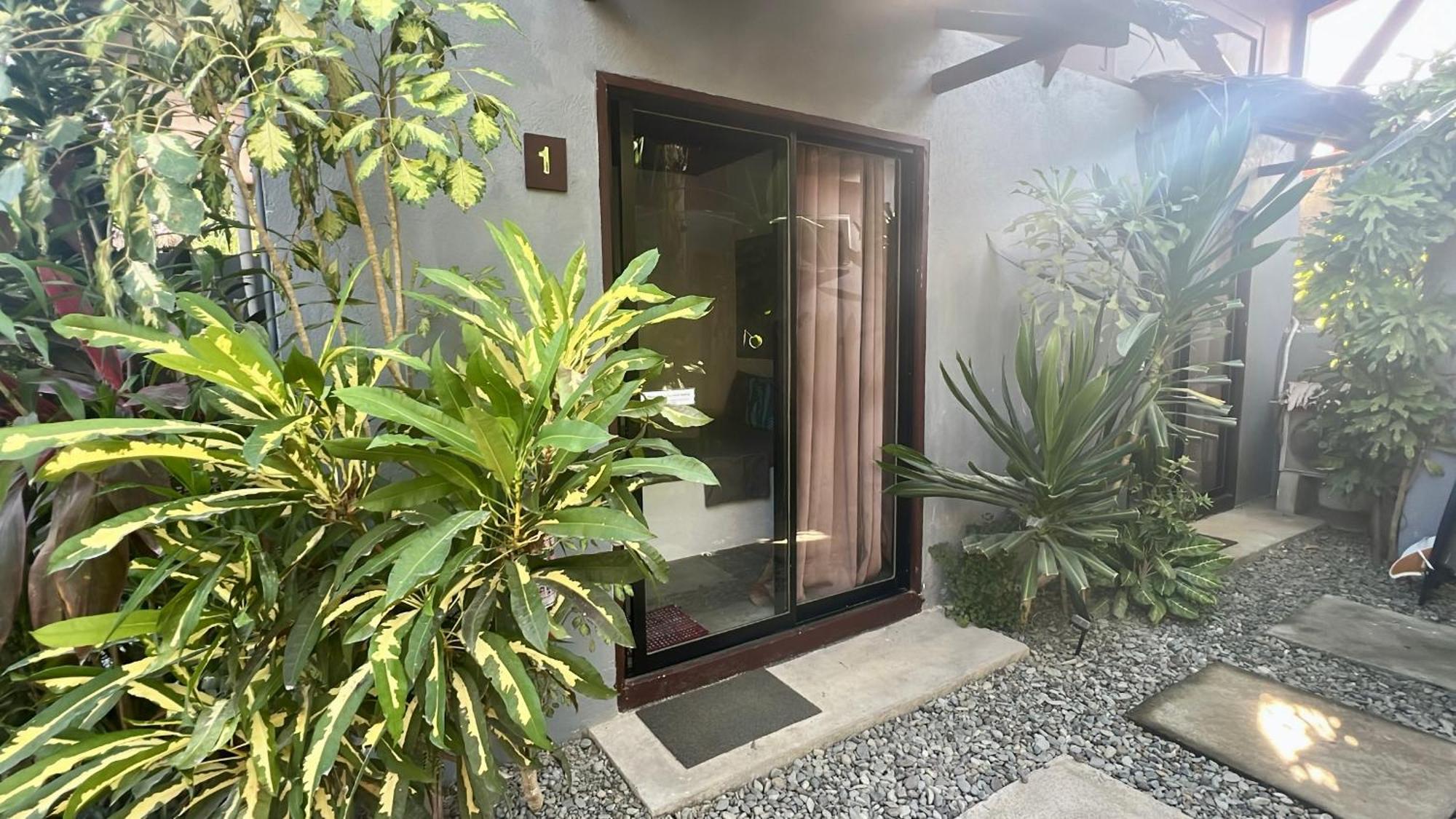 Yay Lodge Siargao, Private Room 1 With Ac & Hot Shower And Fast Starlink Wifi Генерал-Луна Экстерьер фото