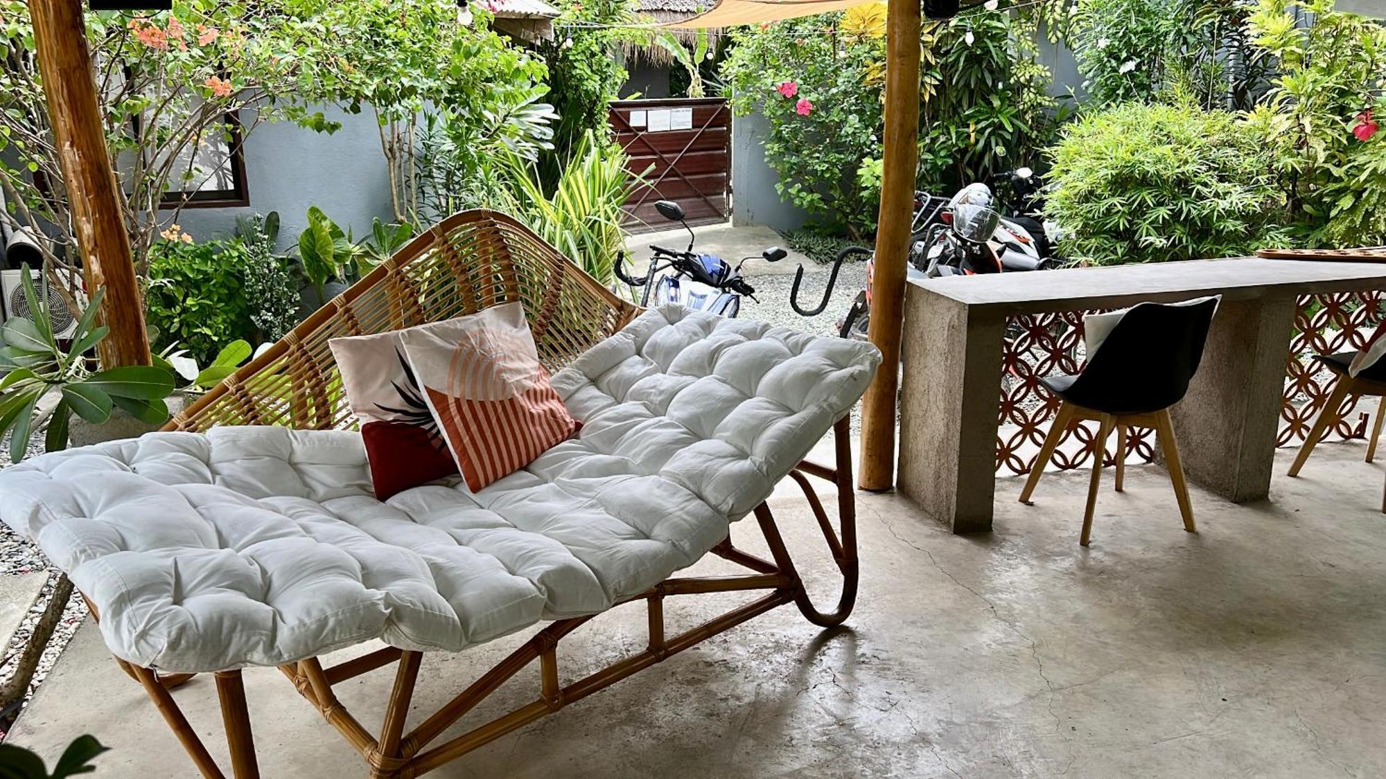 Yay Lodge Siargao, Private Room 1 With Ac & Hot Shower And Fast Starlink Wifi Генерал-Луна Экстерьер фото